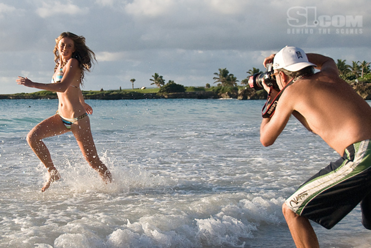 09_daniela-hantuchova_behind_03.jpg